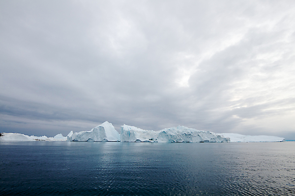 포토 JPG 해외이미지 바다 자연 하늘 풍경 사람없음 물 파란색 얼음 추위 흰색 북극 빙하 빙산 북쪽 대서양 그린란드 해외202004 해외포토 자연요소 컬러 섬 덴마크 극지방 방향 생태계 파일형식 이미지허브