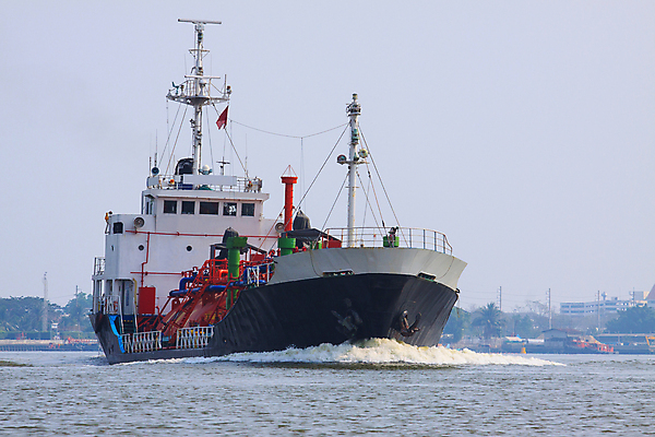 포토 JPG 해외이미지 교통시설 모션 항해 사람없음 강 달리기 힘 에너지 보트 위험 컨테이너 속도 연료 가스 유조선 해외202004 해외포토 산업 교통 컨셉 배_교통 시설 파일형식 이미지허브