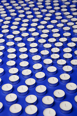 포토 JPG 해외이미지 스튜디오촬영 사람없음 세로 빛 컬러풀 그룹 빛망울 연소 왁스 해외202004 해외포토 컬러 실내 파일형식 이미지허브