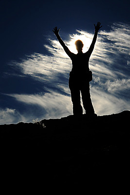 포토 JPG 해외이미지 구름 공원 실루엣 하늘 산 사람없음 빨간색 파란색 세계 골짜기 하이킹 사막 재산 호주 정상 왕 땅 아래 오르기 내추럴 오지 전국 챔피언 필승 하이커 해외202004 해외포토 자연요소 공공시설 컬러 여행 모션 자연 레저 촬영기법 금융 우승 오세아니아 방향 위치 파일형식 이미지허브