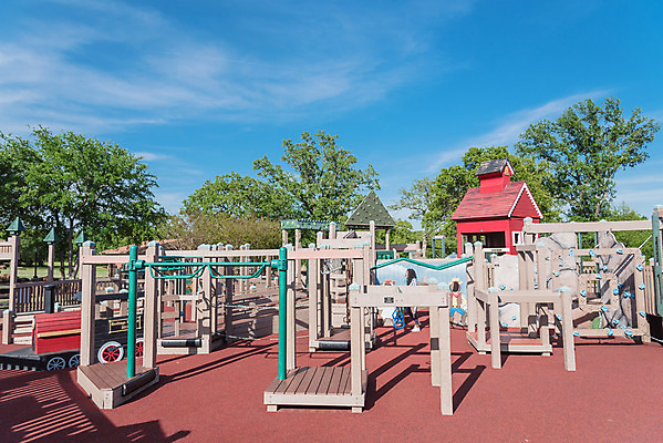 포토 JPG 해외이미지 나무 구름 공원 꽃 어린이 스포츠 사다리 자연 하늘 표면 주택 사람없음 야외 목재 초록색 컬러풀 장난감 운동 계단 미국 활발 장비 게임 도시 미끄럼틀 놀이터 플라스틱 언덕 그네 체육관 오르기 고무 땅바닥 텍사스 해외202004 해외포토 자연요소 식물 공공시설 컬러 컨셉 북아메리카 재료 모션 재질 놀이 바닥 건강 사람 건물 도구 놀이기구 생태계 파일형식 이미지허브
