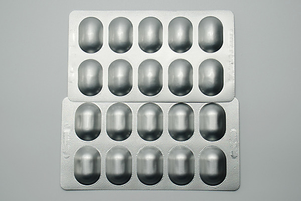 포토 JPG 해외이미지 산업 백그라운드 포장 공장 건강 사람없음 알약 약 고통 흰색 은색 컨테이너 약국 은박지 오브젝트 질감 처방 팩 패키지 조제 고립 항생제 해외202004 해외포토 감정 컬러 공업 의학 화장품 만들기 파일형식 이미지허브