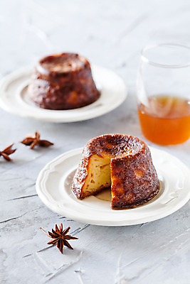 포토 JPG 해외이미지 음식 크리스마스 오렌지 디저트 실내 사람없음 갈색 노란색 케이크 검은색 흰색 시럽 꿀 푸딩 핸드메이드 캐러멜 해외202004 해외포토 기념일 컬러 과일 내부 파일형식 이미지허브