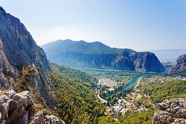 포토 JPG 해외이미지 전통 바다 여행 건축양식 자연 호텔 휴가 산 주택 풍경 사람없음 건물 물 여름 햇빛 항구 산책로 도시 만 보트 역사 지중해 언덕 해안도시 암초 포트 크로아티아 스카이라인 연금 채널 해외202004 해외포토 자연요소 건축물 계절 건축 유럽 길 배_교통 교통시설 숙소 태양 생태계 파일형식 이미지허브