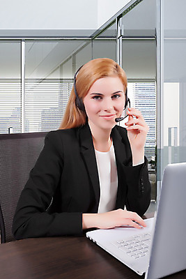 포토 JPG 해외이미지 스튜디오촬영 백인 직업 응시 여자 행복 얼굴 음향기기 비즈니스 청소년 커뮤니케이션 기술 한명 웃음 정장 두명 헤드폰 듣기 흰색 도움 비즈니스우먼 전문직 마이크 서비스 흰배경 긍정 텔레마케팅 안내원 비서 예복 고립 지원 여자한명만 해외202004 해외포토 서양인 1 시선 옷 감정 컬러 백그라운드 컨셉 모션 실내 표정 사람 신체부위 전자제품 직장인 서비스업 여자만 파일형식 이미지허브