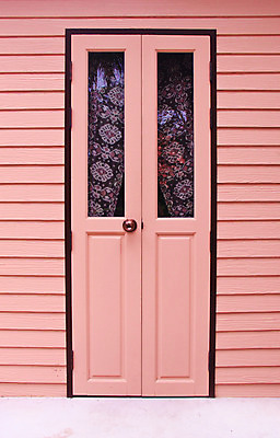 포토 JPG 해외이미지 전통 라이프스타일 외관 유럽 벽 분홍색 건축양식 출입구 주택 프레임 사람없음 야외 건물 목재 문 마을 정원 페인트 이탈리아 수확 골동품 흰색 시골 도시 판넬 역사 재산 클래식 빌라 묘사 질감 복고 문고리 타운 리빙 옛날 진짜 스타일 해외202004 해외포토 나무 건축물 건축 나라 컬러 컨셉 농업 재료 생활 금융 파일형식 이미지허브