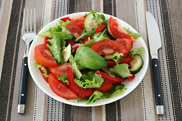 포토 JPG 해외이미지 접시 음식 다이어트 토마토 채소 건강 식이요법 사람없음 초록색 식사 저녁식사 샐러드 흰색 상추 유기농 후추 점심식사 채식주의자 해외202004 해외포토 식기 웰빙 컬러 향신료 채식 파일형식 이미지허브