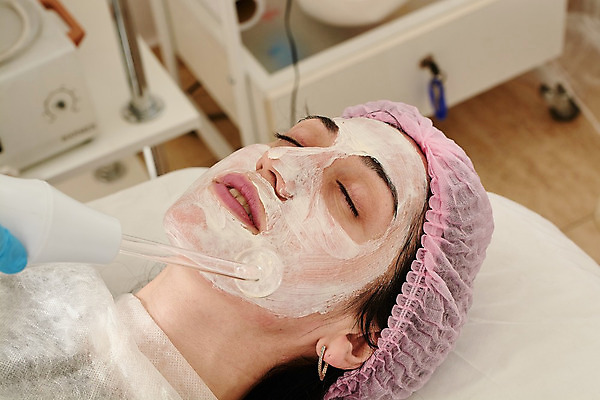 포토 JPG 해외이미지 직업 여자 얼굴 신체 건강 병원 한명 사람 치료 약 상점 스파 화장품 장비 의사 껍질 마사지 주름 씻기 플라스틱 미용사 피부 피부관리 테라피 순서 돌봄 리프팅 하드웨어 해외202004 해외포토 1 의학 모션 재질 신체부위 컴퓨터 뷰티 청결 의료진 파일형식 이미지허브