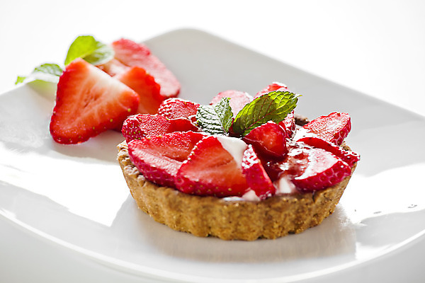 포토 JPG 해외이미지 열매 음식 과일 딸기 디저트 사람없음 빨간색 초록색 컬러풀 흰색 베리 페스츄리 해외202004 해외포토 식물 빵 컬러 파일형식 이미지허브