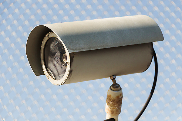 포토 JPG 해외이미지 외관 응시 산업 백그라운드 유리 하늘 주택 경고 경비 안전 사람없음 야외 파란색 울타리 사무실 카메라 힘 장비 흰색 기구 관찰 떨어짐 보호 은색 손목시계 보안 전자 감시 시스템 봉 캠코더 고립 사방 스파이 제어 해외202004 해외포토 시선 시계 컬러 컨셉 비즈니스 장신구 모션 재질 건물 전자제품 담장 파일형식 이미지허브