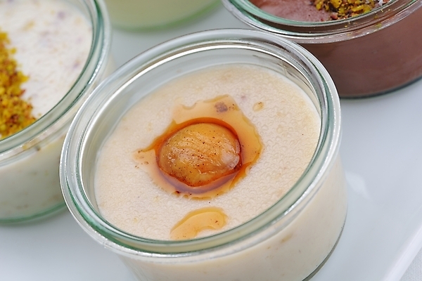 포토 JPG 해외이미지 실내 사람없음 견과류 흰배경 푸딩 해외202004 해외포토 백그라운드 디저트 내부 흰색 파일형식 이미지허브