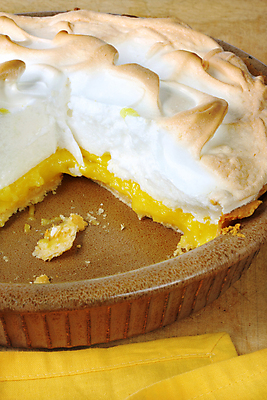 포토 JPG 해외이미지 음식 디저트 요리 사람없음 달콤 굽기 레몬 머랭 타르트 페스츄리 해외202004 해외포토 빵 과일 맛 구이 파이_빵 파일형식 이미지허브