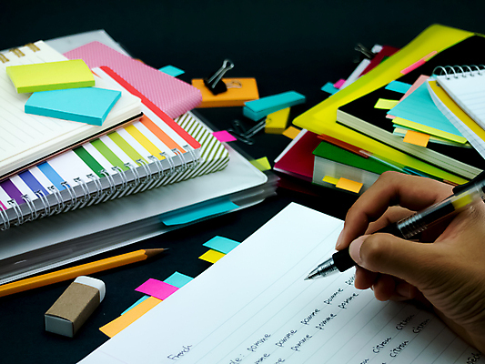 포토 JPG 해외이미지 학생 영어 교육 문화 텍스트 통신 교실 학교 수업 사람없음 책 단어 스터디 세계 글로벌 연필 펜 쪽지 공책 시험 퀴즈 가르침 강의 사전 프랑스어 소셜 번역 해외202004 해외포토 문자 문구용품 학용품 학습 필기구 파일형식 이미지허브