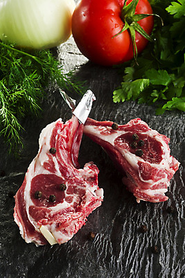 포토 JPG 해외이미지 음식 백그라운드 육류 돼지고기 사람없음 빨간색 소고기 흰색 소시지 변화 자르기 흰배경 날것 고립 해외202004 해외포토 컬러 컨셉 식재료 모션 가공식품 파일형식 이미지허브