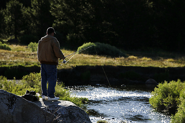 포토 JPG 해외이미지 남자 호수 선 스포츠 자연 낚시 휴가 휴식 어류 취미 사람없음 야외 물 강 침묵 잡기 개울 고리 유혹 낚시꾼 실타래 미끼 민물 송어 인내 해외202004 해외포토 자연요소 컨셉 모션 레저 사람 수중동물 소리 생태계 파일형식 이미지허브