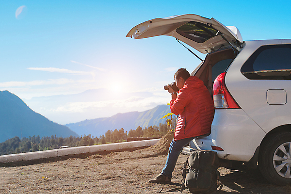 포토 JPG 해외이미지 라이프스타일 응시 여자 남자 행복 여행 백그라운드 지도 2 자동차 자연 휴가 사람 성인 사람없음 친구 여행객 카메라 일출 디지털 사진촬영 장비 도시 발사 사진사 해외202004 해외포토 시선 감정 육상교통 관계 생활 전자제품 노을 촬영 작가 생태계 파일형식 이미지허브
