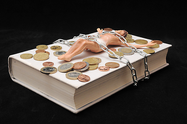 포토 JPG 해외이미지 기독교 종교 문화 십자가 돈 비즈니스 사랑 사람없음 책 경제 믿음 달러 금속 동전 성경 천주교 유로 기도 예수 시장 재산 구매 도둑 절도 심볼 무역 신성 묵주 기부 계산서 매각 숭배 신앙심 위기 해외202004 해외포토 감정 산업 종교용품 재질 금융 쇼핑 신_종교 범죄 범죄인 파일형식 이미지허브