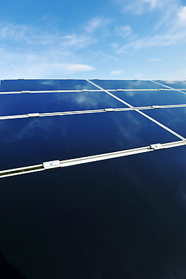 포토 JPG 해외이미지 주간 구름 하늘 근접촬영 사람없음 야외 태양에너지 집열판 해외202004 해외포토 자연요소 뷰포인트 그린에너지 파일형식 이미지허브