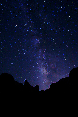 포토 JPG 해외이미지 공원 모래 여행 자연 하늘 산 풍경 사람없음 야외 파란색 빛 골짜기 계곡 미국 일몰 별자리 사막 역사 큼 땅 천문학 사암 애리조나 선사시대 천연기념물 서쪽 전국 절정 지질학 수평선 해외202004 손모아장갑 해외포토 공공시설 교육 컬러 장갑 북아메리카 노을 돌_바위 크기 방향 생태계 파일형식 이미지허브