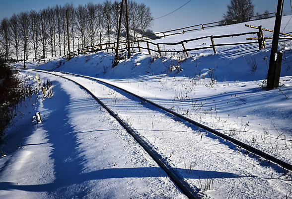 포토 JPG 해외이미지 나무 계절 산업 도로 길 선 여행 백그라운드 겨울 교통시설 자연 하늘 날씨 풍경 사람없음 야외 파란색 빛 냉동 얼음 기차 추위 흰색 서리 트랙 방법 선로 철강 눈내림 해외202004 해외포토 자연요소 식물 육상교통 컬러 교통 대중교통 눈_날씨 시설 생태계 파일형식 이미지허브