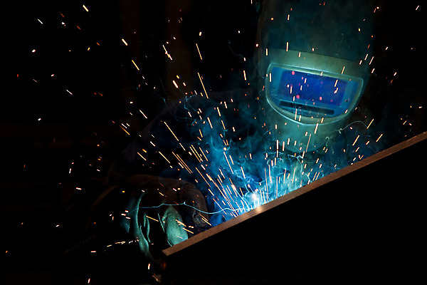 포토 JPG 해외이미지 직업 산업 공장 노동자 가면 한명 사람 사람없음 세로 파란색 노란색 금속 검은색 어둠 작업 기술자 제조 보호 철 바쁨 장인 공학 용접 용접공 철강 건설근로자 해외202004 해외포토 1 교육 컬러 컨셉 공업 재질 파일형식 이미지허브