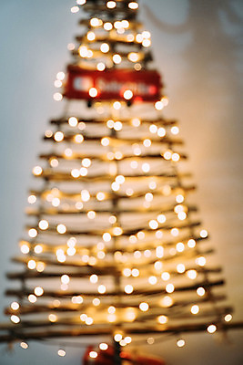 포토 JPG 해외이미지 계절 행복 크리스마스 패턴 가로등 추상 휴가 새로움 기념 프레임 따뜻함 선물 사람없음 장식 빨간색 초록색 빛 상자 컬러풀 파티 축제 화환 어둠 활발 램프 축하 인사 소나무 커튼 원형 황금 야간 소프트포커스 12월 연도 보케 부드러움 빛망울 고립 광 가문비나무 해외202004 해외포토 자연요소 도형 나무 공공시설 기념일 꽃 감정 컬러 컨셉 무늬 조명 촬영기법 이벤트 예절 감각 날짜 파일형식 이미지허브