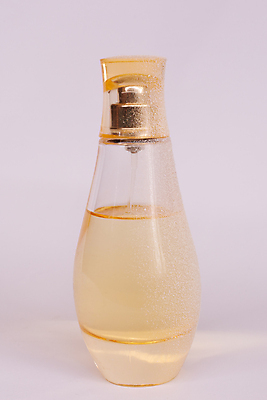 포토 JPG 해외이미지 디자인 여자 남자 백그라운드 유리 수채화 선물 사람없음 반사 유행 검은색 화장품 흰색 투명 화려 액체 황금 고급 우아함 컨테이너 향수 오브젝트 질감 향기 냄새 아로마 분무기 향 악취 돌봄 위생관리 쾰른 해외202004 해외포토 산업 컬러 컨셉 모션 재질 독일 관리 사람 뷰티 파일형식 이미지허브