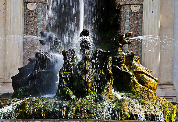 포토 JPG 해외이미지 전통 디자인 외관 공원 유럽 문화 조각 여행 건축양식 자연 미술 풍경 사람없음 야외 건물 초록색 물 여름 조각상 정원 맑음 이탈리아 폭포 용 개울 역사 재산 고급 빌라 분수 조경 D 르네상스 해외202004 해외포토 자연요소 건축물 알파벳 계절 공공시설 건축 나라 컬러 컨셉 날씨 문화예술 주택 금융 강 조형물 생태계 파일형식 이미지허브