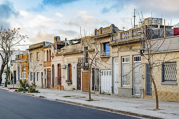 포토 JPG 해외이미지 겨울 건축양식 교실 하늘 주택 사람없음 건물 파란색 도시풍경 수확 도시 남아메리카 도심 중앙 지역 타운 이웃 옛날 우루과이 스타일 해외202004 해외포토 건축물 계절 교육 건축 컬러 농업 학교 아메리카 풍경 파일형식 이미지허브