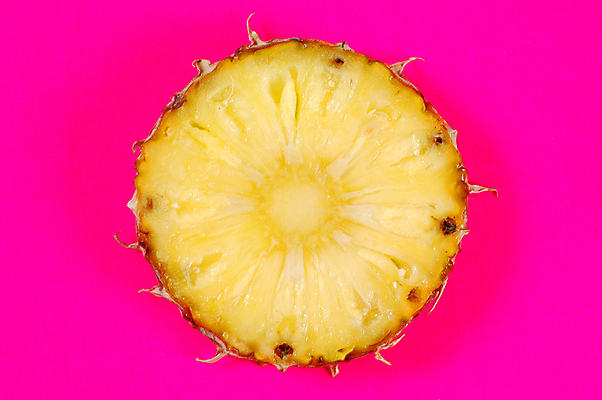 포토 JPG 해외이미지 식물 음식 조각 백그라운드 잎 다이어트 과일 디저트 그림자 사람없음 초록색 노란색 껍질 흰색 신선 최고 원형 달콤 맛 먹기 파인애플 오브젝트 만족 유기농 질감 하와이 내추럴 고립 짠맛 해외202004 해외포토 도형 웰빙 감정 컬러 컨셉 모션 건강 미국 열대과일 파일형식 이미지허브