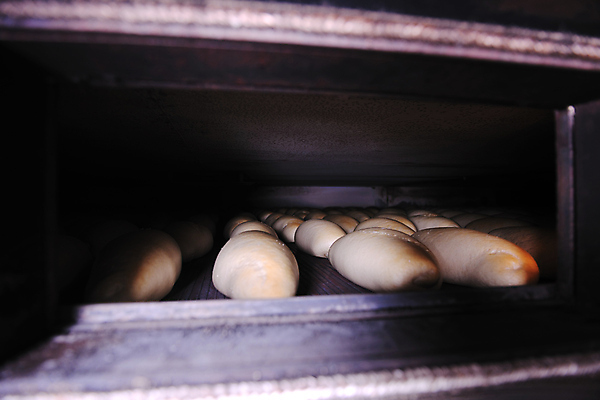 포토 JPG 해외이미지 빵 공장 실내 사람없음 어둠 반죽 해외202004 해외포토 음식 공업 내부 파일형식 이미지허브