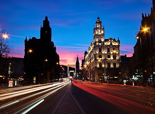 포토 JPG 해외이미지 유럽 도로 여행 백그라운드 건축양식 교통시설 자국 모션 자동차 전등 거리 사람없음 건물 빨간색 파란색 빛 도시풍경 램프 도시 클래식 야간 저녁 소프트포커스 속도 꼬리 헝가리 부다페스트 블러 해외202004 해외포토 자연요소 건축물 건축 나라 길 육상교통 컬러 교통 컨셉 조명 촬영기법 풍경 시설 동유럽 파일형식 이미지허브