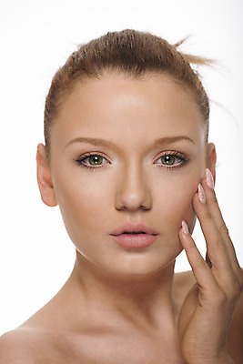 포토 JPG 해외이미지 백인 모델 1 응시 여자 얼굴 백그라운드 건강 한명 성인 치료 머리 스파 화장품 흰색 신선 속눈썹 피부 피부관리 마스카라 부드러움 내추럴 고립 돌봄 완벽 해외202004 해외포토 서양인 시선 컬러 컨셉 의학 모션 사람 신체부위 뷰티 감각 눈썹 파일형식 이미지허브