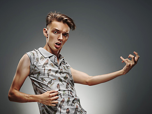 포토 JPG 해외이미지 백인 라이프스타일 남자 행복 감정 얼굴 한명 웃음 사람 성인 10대 가로 머리 표현 긍정 해외202004 해외포토 서양인 1 컨셉 청소년 표정 생활 신체부위 파일형식 이미지허브