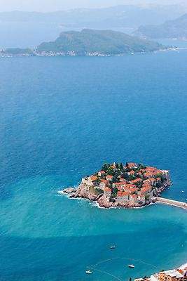 포토 JPG 해외이미지 바다 섬 여행 백그라운드 오렌지 건축양식 자연 하늘 지붕 휴가 휴식 주택 파노라마 풍경 해변 사람없음 야외 건물 물 여름 파란색 여행객 맑음 만 보트 역사 재산 고급 지중해 빌라 몬테네그로 파라다이스 해외202004 해외포토 자연요소 건축물 계절 건축 컬러 컨셉 배_교통 과일 날씨 촬영기법 사람 금융 생태계 파일형식 이미지허브