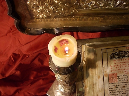 포토 JPG 해외이미지 디자인 종교 백그라운드 패턴 사람없음 장식 책 빨간색 빛 믿음 금속 성경 골동품 덮개 신용카드 성자 실크 철 복고 촛대 신성 청동 목각 신앙심 옛날 원고 정물화 해외202004 해외포토 감정 컬러 무늬 종교용품 재질 금융 뚜껑 직물 그림 파일형식 이미지허브