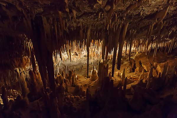 포토 JPG 해외이미지 모양 유럽 호수 벽 여행 백그라운드 자연 표면 산 실내 풍경 사람없음 야외 물 여행객 평화 바위 구멍 동굴 스페인 지하 내추럴 깊이 땅바닥 방법 옛날 종유석 지질 지질학 해외202004 해외포토 자연요소 교육 나라 컨셉 바닥 사람 내부 돌_바위 생태계 파일형식 이미지허브