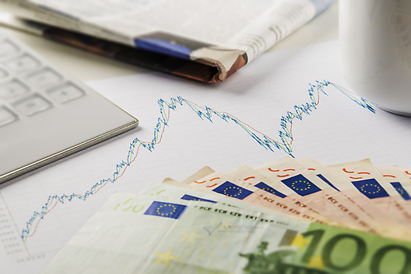 포토 JPG 해외이미지 손 종이 컨셉 돈 일러스트 비즈니스 성공 그래프 사람없음 그래픽 금융 노트북 컴퓨터 사무실 숫자 연필 검은색 자료 계산기 정보 유로 성장 업무 그룹 시장 계획 주식 오브젝트 사인 무역 보고서 문서 투자 상업 빚 경영 계좌 골 해외202004 해외포토 문자 산업 컬러 문구용품 학용품 신체부위 경제 전자제품 필기구 장비 작업 재산 파일형식 이미지허브