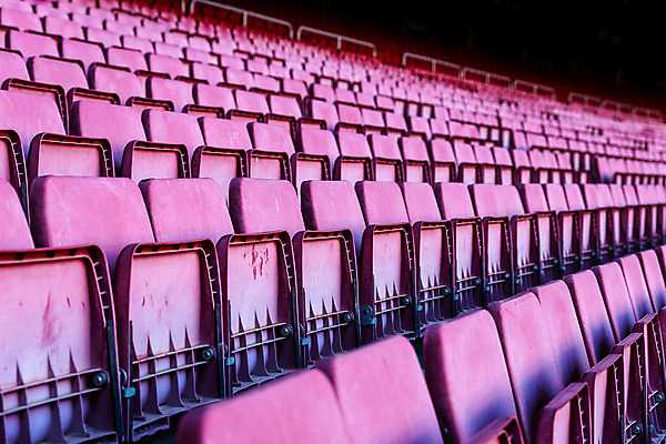 포토 JPG 해외이미지 디자인 선 스포츠 가구 패턴 의자 서기 앉기 경사 사람없음 야외 건물 장식 빨간색 축구 경기장 기둥 줄서기 해외202004 해외포토 건축물 건축 컬러 생활용품 무늬 스포츠시설 모션 구기 파일형식 이미지허브