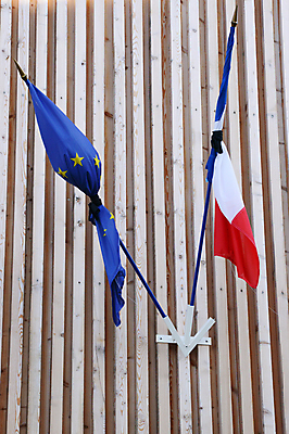 포토 JPG 해외이미지 유럽 사람없음 프랑스 깃발 심볼 돛대 프랑스어 해외202004 해외포토 문자 나라 파일형식 이미지허브