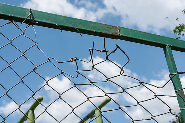 포토 JPG 해외이미지 벽 백그라운드 패턴 일러스트 벽지 하늘 추상 미술 사람없음 그래픽 파란색 울타리 금속 검은색 힘 자유 수확 그물 재산 보호 접속 타일 부식 그림 질감 보안 날카로움 철사 시스템 교차 깨짐 옛날 철강 해외202004 해외포토 컬러 컨셉 무늬 농업 재질 문화예술 안전 금융 담장 파일형식 이미지허브