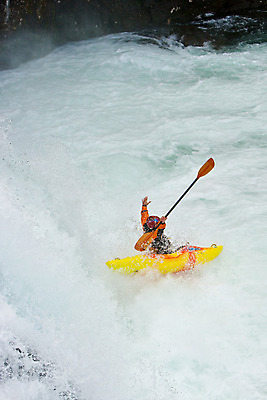 포토 JPG 해외이미지 라이프스타일 스포츠 파도 포즈 모션 자연 휴가 휴식 건강 한명 야외 빨간색 물 강 운동 노란색 힘 폭포 젖음 에너지 추위 도전 안개 게임 개울 서핑 황무지 급류 보호 위험 노 속도 흥분 카약 분무기 지역 추적 뱃놀이 해외202004 해외포토 자연요소 1 감정 바다 컬러 컨셉 배_교통 놀이 날씨 사람 생활 전통놀이 수상스포츠 생태계 선박 파일형식 이미지허브