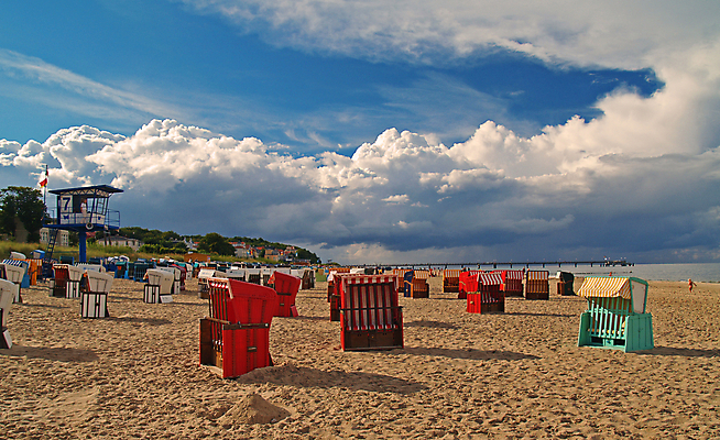 포토 JPG 해외이미지 구름 계절 유럽 모래 바다 섬 여행 의자 하늘 휴가 독일 사람없음 야외 여름 파란색 햇빛 해외202004 해외포토 자연요소 나라 컬러 가구 태양 파일형식 이미지허브