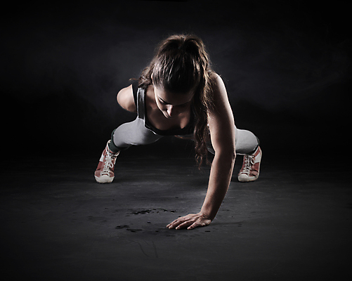 포토 JPG 해외이미지 백인 여자 스포츠 건강 한명 성인 가로 운동복 운동 힘 집중 근육질 열정 바디케어 성인여자만 카피스페이스 해외202004 해외포토 서양인 1 옷 감정 컨셉 근육 사람 공백 몸매 여자만 성인만 파일형식 이미지허브