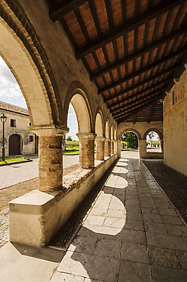 포토 JPG 해외이미지 나무 전통 종교 건축양식 하늘 사람없음 건물 교회 마을 탑 추위 흰색 시골 기둥 사찰 역사 클래식 타운 첨탑 숭배 옛날 해외202004 해외포토 식물 건축물 건축 컬러 컨셉 종교건축 도시 파일형식 이미지허브