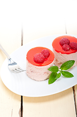 포토 JPG 해외이미지 분홍색 디저트 사람없음 케이크 달콤 민트 산딸기 무스케이크 해외202004 해외포토 음식 컬러 과일 맛 허브 파일형식 이미지허브