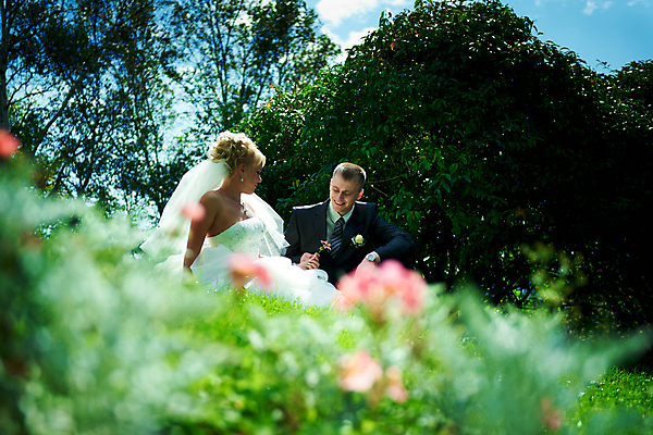 포토 JPG 해외이미지 백인 커플 응시 드레스 여자 남자 꽃 행복 얼굴 꽃다발 결혼 2 밭 관계 포옹 결혼식 남편 함께함 사랑 사람 정장 성인 야외 두명 유행 우주 흰색 축하 잡기 아내 우아함 해외202004 해외포토 서양인 식물 시선 옷 감정 컬러 컨셉 농업 안기 모션 이벤트 신체부위 파일형식 이미지허브