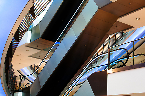 포토 JPG 해외이미지 컨셉 비즈니스 건축양식 모션 유리 바닥 실내 사람 사람없음 내부 건물 빛 쇼핑 세일 계단 상점 금속 과학기술 도시 센터 시장 구매 공항 미술관 쇼핑몰 고객 무역 상업 에스컬레이터 소매 슈퍼마켓 해외202004 해외포토 건축물 건축 산업 교통시설 재질 기술 파일형식 이미지허브