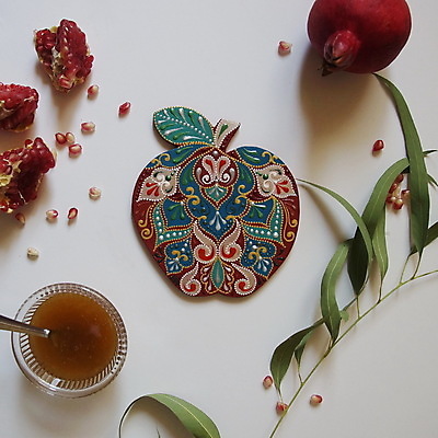 포토 JPG 해외이미지 전통 디자인 포스터 종교 문화 음식 백그라운드 컨셉 과일 탁자 휴가 디저트 새로움 건강 사람없음 빨간색 수확 흰색 축하 인사 항아리 신용카드 막대기 의식 달콤 사과 정상 연도 심볼 그림 석류 꿀 유대인 신앙심 유태교 핸드메이드 해외202004 해외포토 컬러 가구 농업 금융 예절 도자기 맛 파일형식 이미지허브