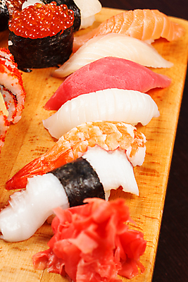 포토 JPG 해외이미지 전통 아시아 문화 음식 젓가락 밥 오이 건강 어류 요리 동양인 사람없음 일본 식사 저녁식사 초밥 회 흰색 해조류 참치 먹기 장어 해산물 오징어 날것 롤 캘리포니아 깨 연어 생강 동쪽 아보카도 점심식사 캐비아 해외202004 해외포토 나라 컬러 채소 과일 식재료 모션 연체동물 수저 인종 미국 수중동물 조미료 해양식물 방향 일본음식 파일형식 이미지허브